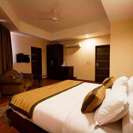 Hotel Shiva International Near By Igi Airport Ню Делхи Екстериор снимка