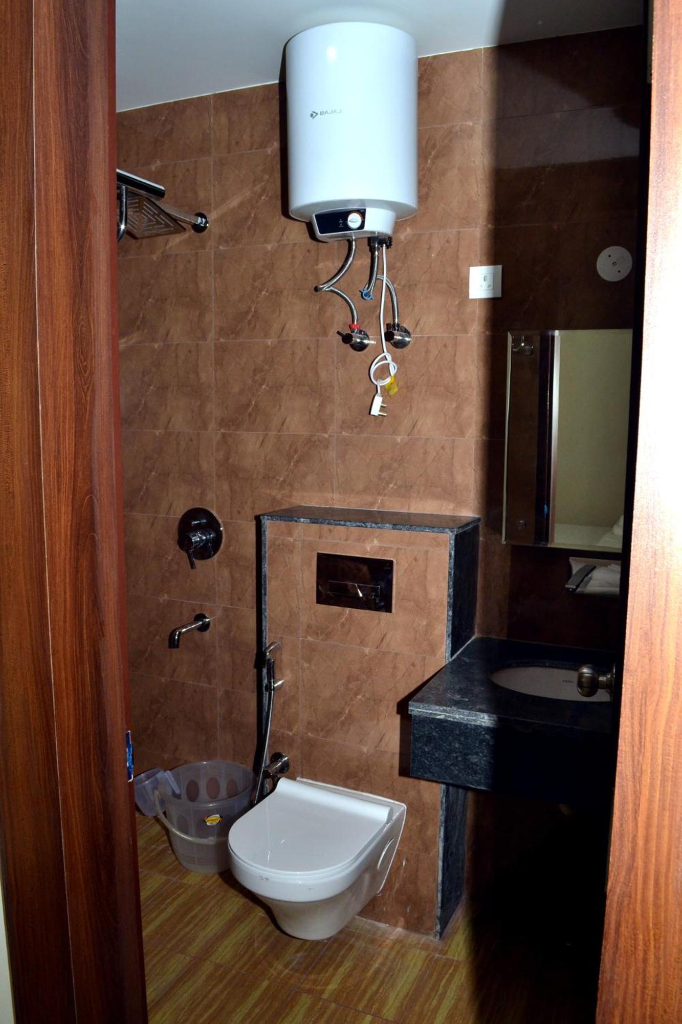 Hotel Shiva International Near By Igi Airport Ню Делхи Екстериор снимка