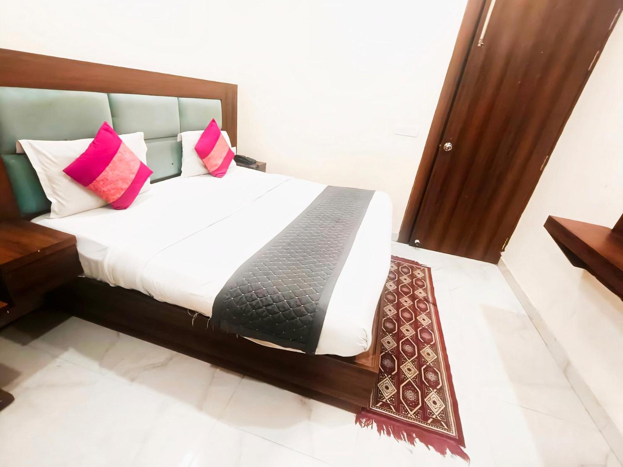Hotel Shiva International Near By Igi Airport Ню Делхи Екстериор снимка